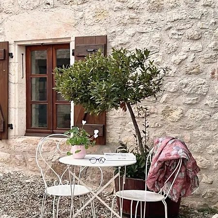 Les Hauts De Bed and breakfast Broze